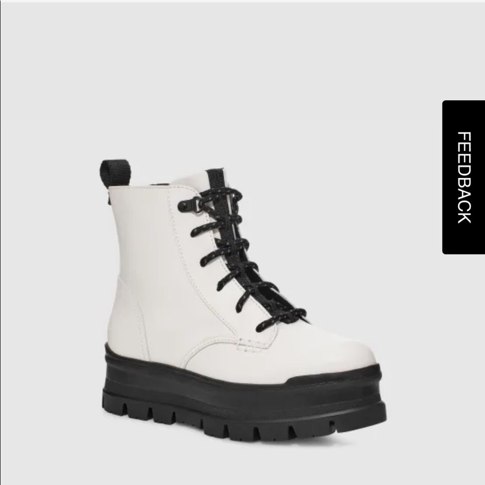 Size 7 Ugg boots.